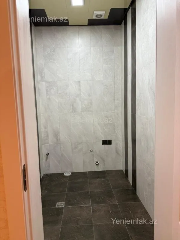 Satılır 3 otaqlı yeni tikili 130 m²