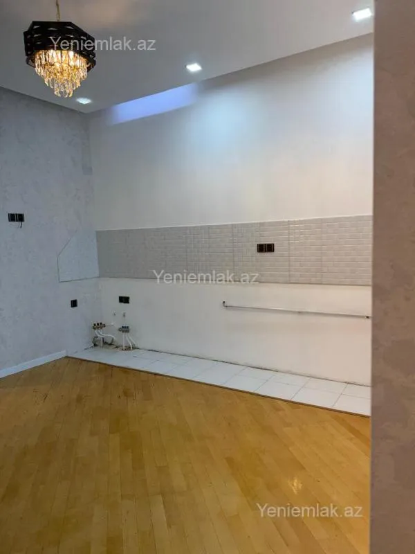 Satılır 3 otaqlı yeni tikili 130 m²