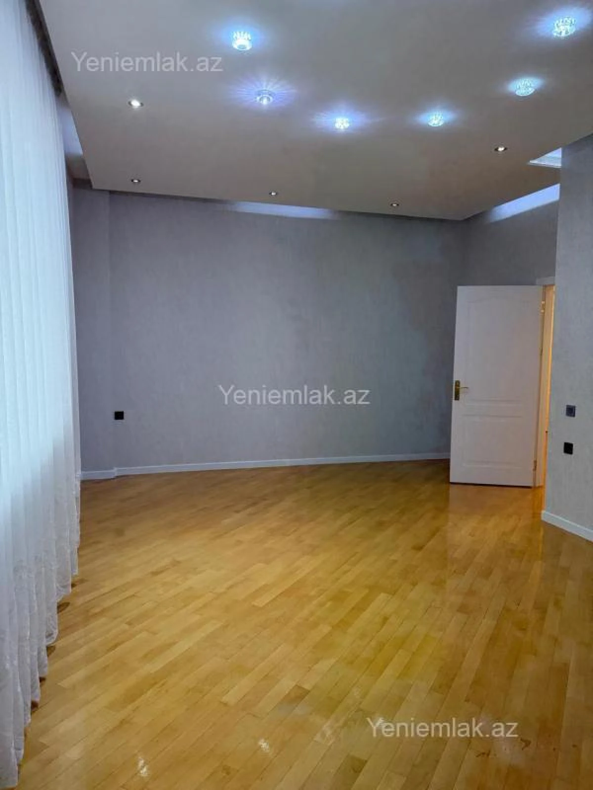 Satılır 3 otaqlı yeni tikili 130 m²