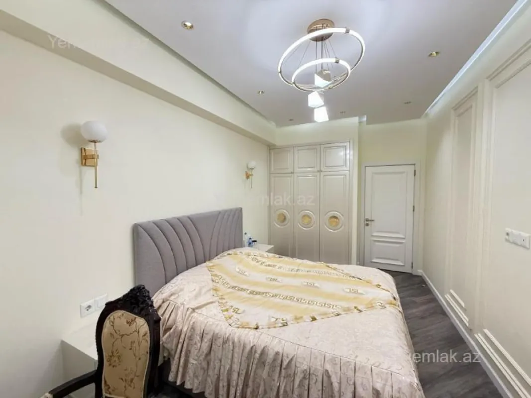 Satılır 3 otaqlı yeni tikili 136 m²