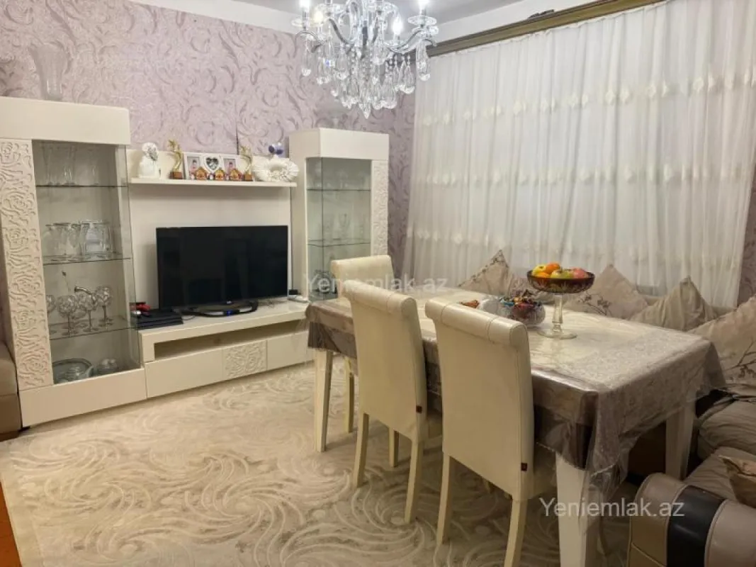 Satılır 4 otaqlı köhnə tikili 100 m²