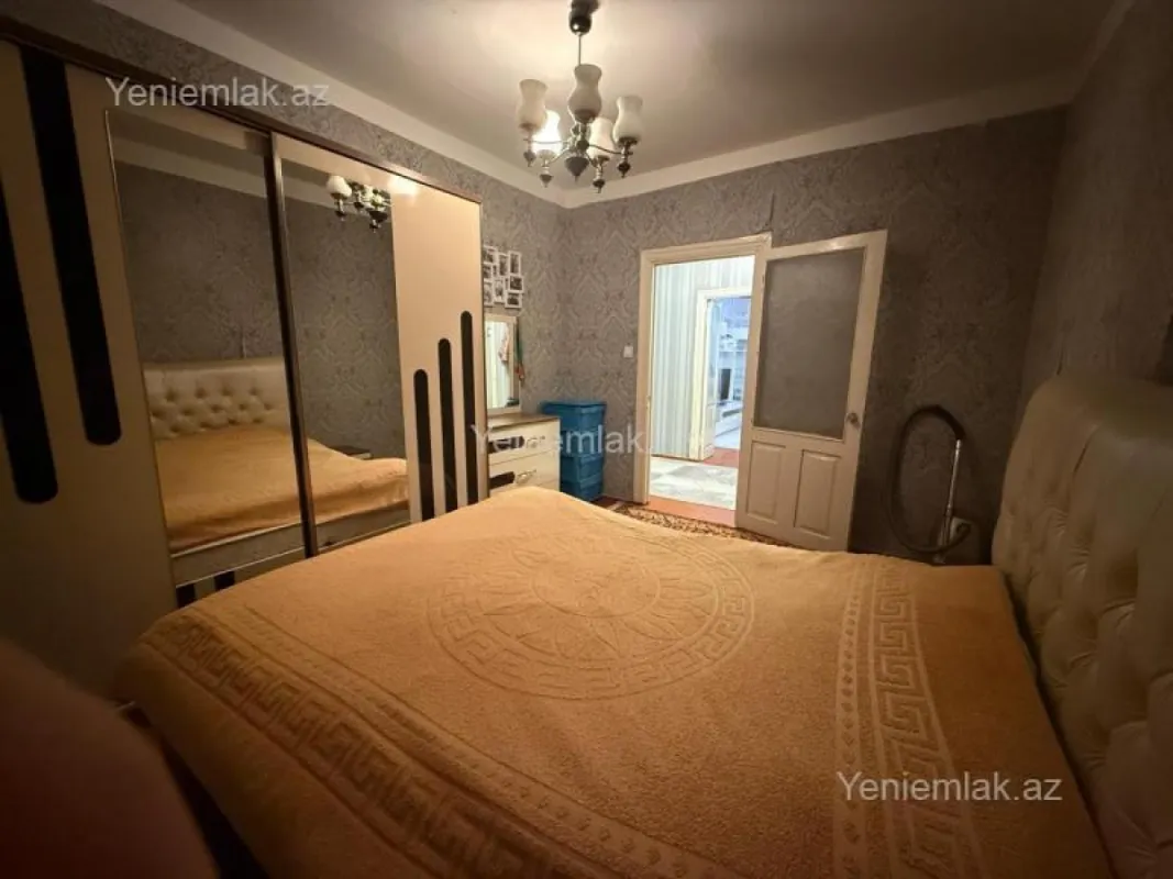 Satılır 4 otaqlı köhnə tikili 100 m²