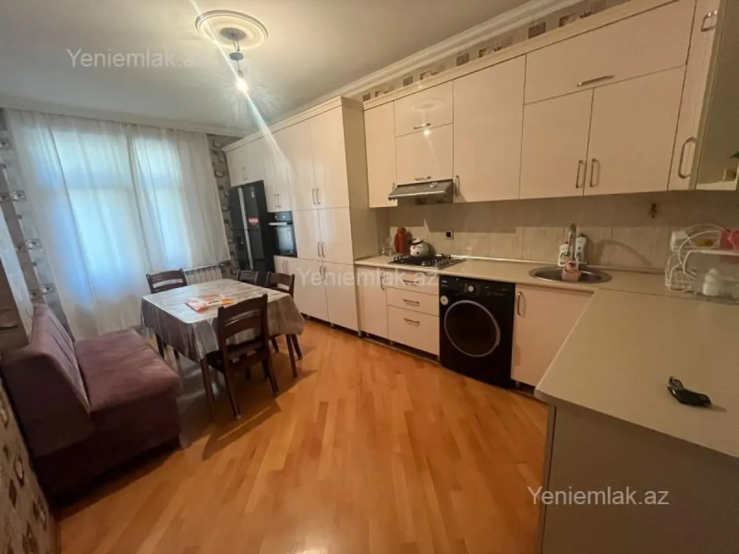 Satılır 3 otaqlı yeni tikili 130 m²