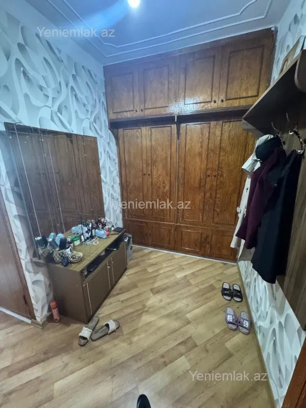 Satılır 2 otaqlı köhnə tikili 65 m²