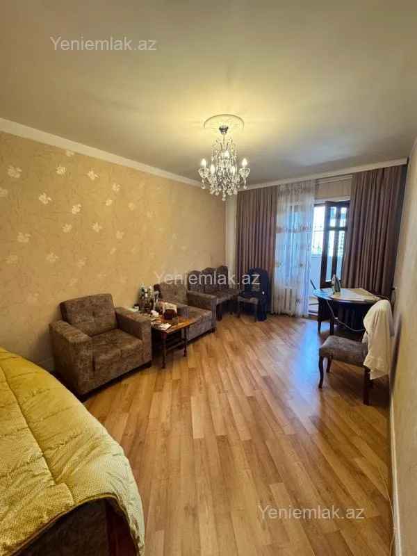 Satılır 2 otaqlı köhnə tikili 65 m²