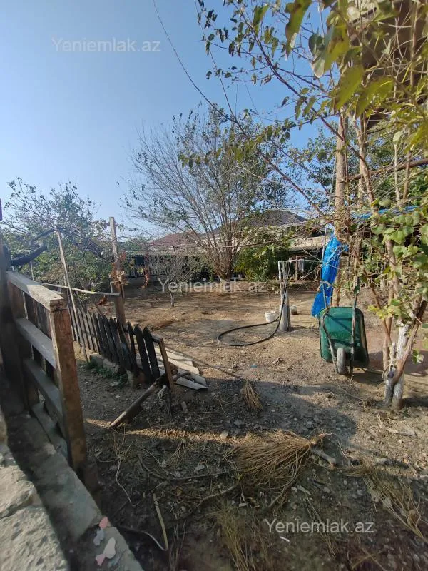 Satılır 5 otaqlı həyət evi 140 m²