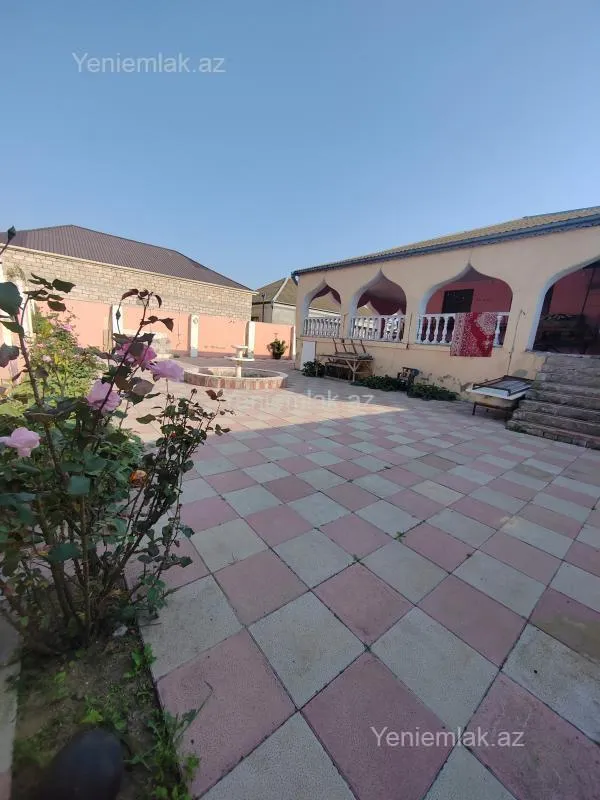 Satılır 5 otaqlı həyət evi 140 m²