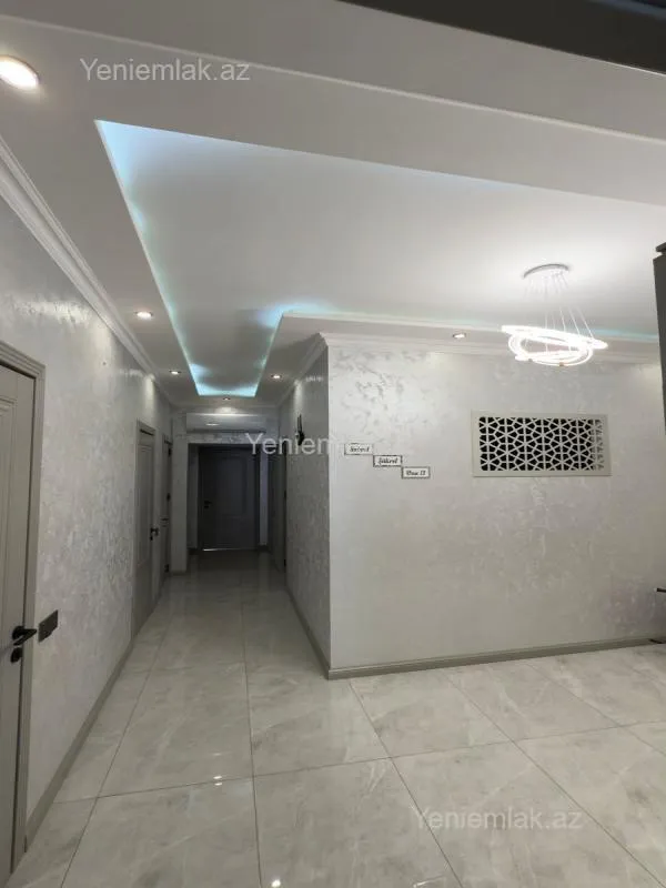 Satılır 3 otaqlı yeni tikili 132 m²