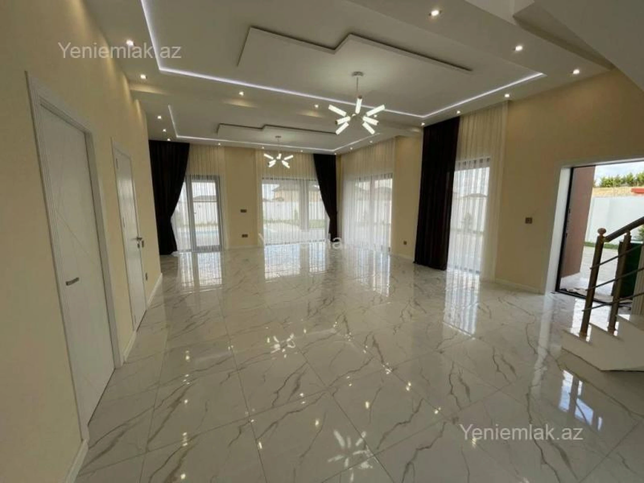 Satılır 5 otaqlı həyət evi 400 m²
