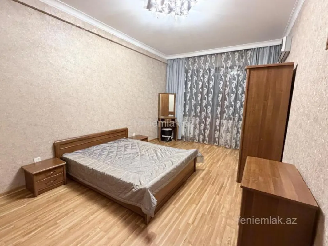 Satılır 3 otaqlı yeni tikili 135 m²