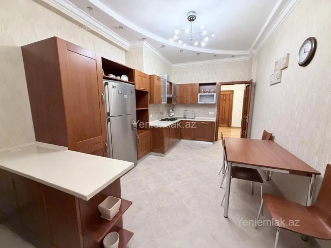 Satılır 3 otaqlı yeni tikili 135 m²