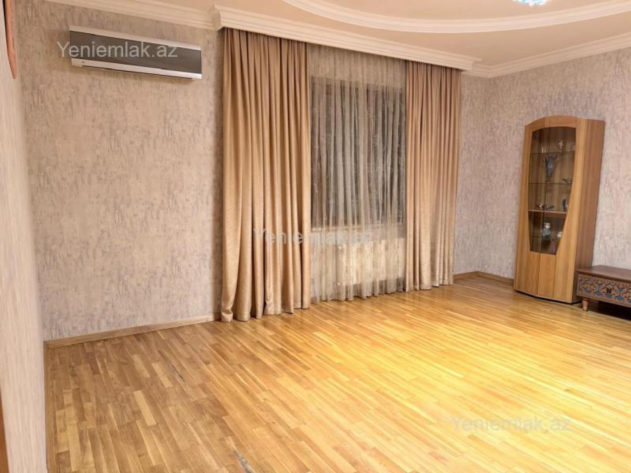 Satılır 3 otaqlı yeni tikili 135 m²