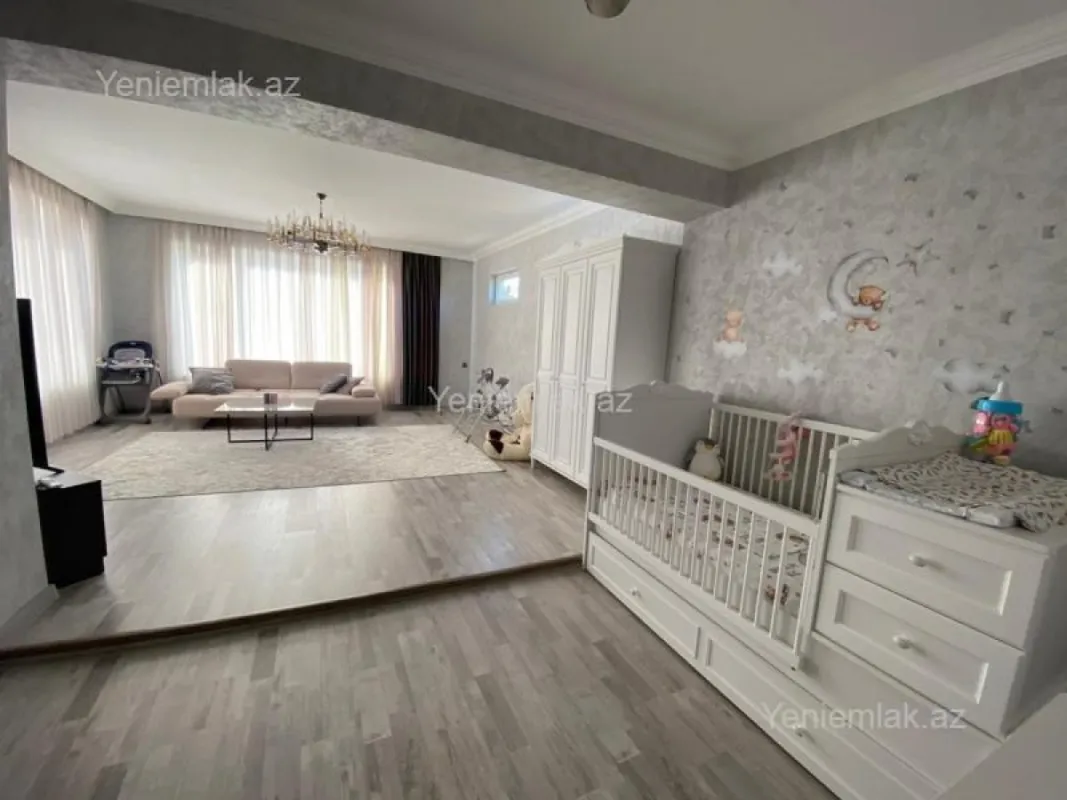 Satılır 8 otaqlı həyət evi 280 m²