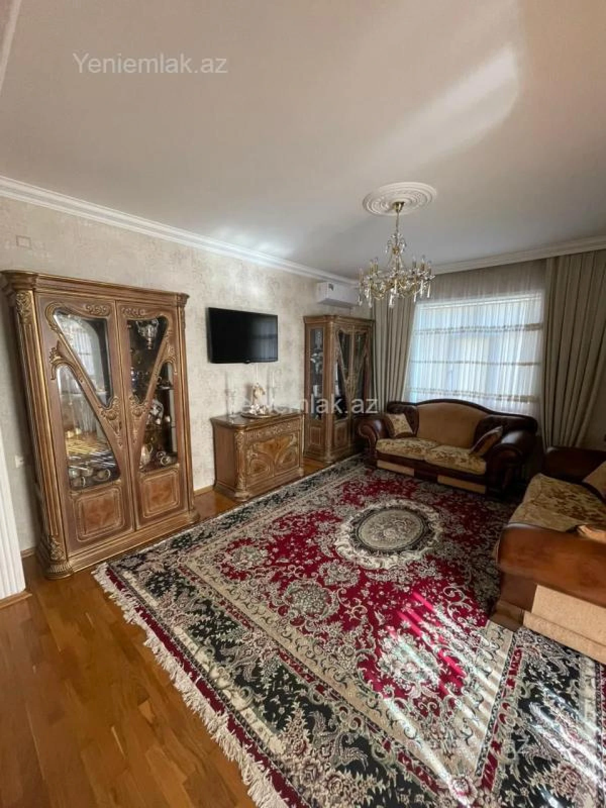 Satılır 8 otaqlı həyət evi 280 m²