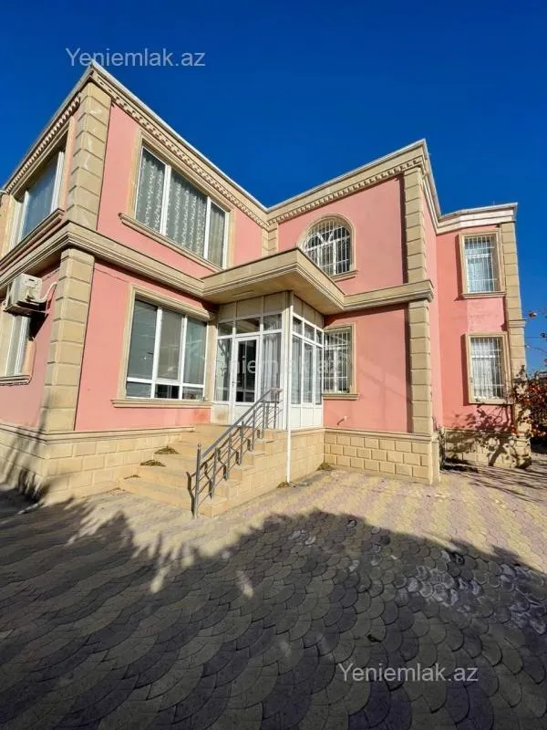 Satılır 8 otaqlı həyət evi 280 m²