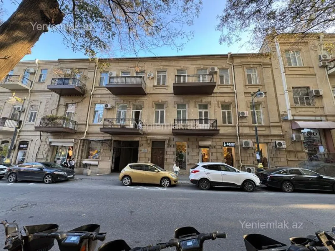 Satılır 3 otaqlı köhnə tikili 90 m²