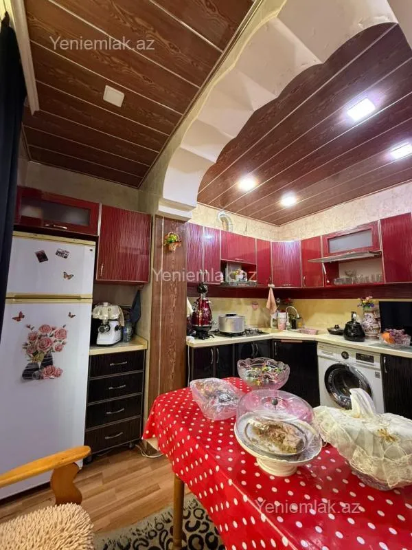 Satılır 5 otaqlı köhnə tikili 120 m²