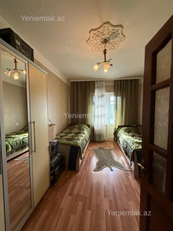 Satılır 5 otaqlı köhnə tikili 120 m²
