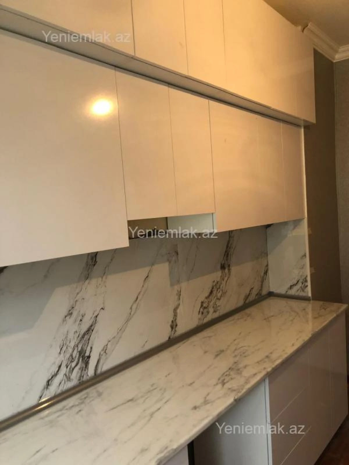 Satılır 2 otaqlı yeni tikili 60 m²
