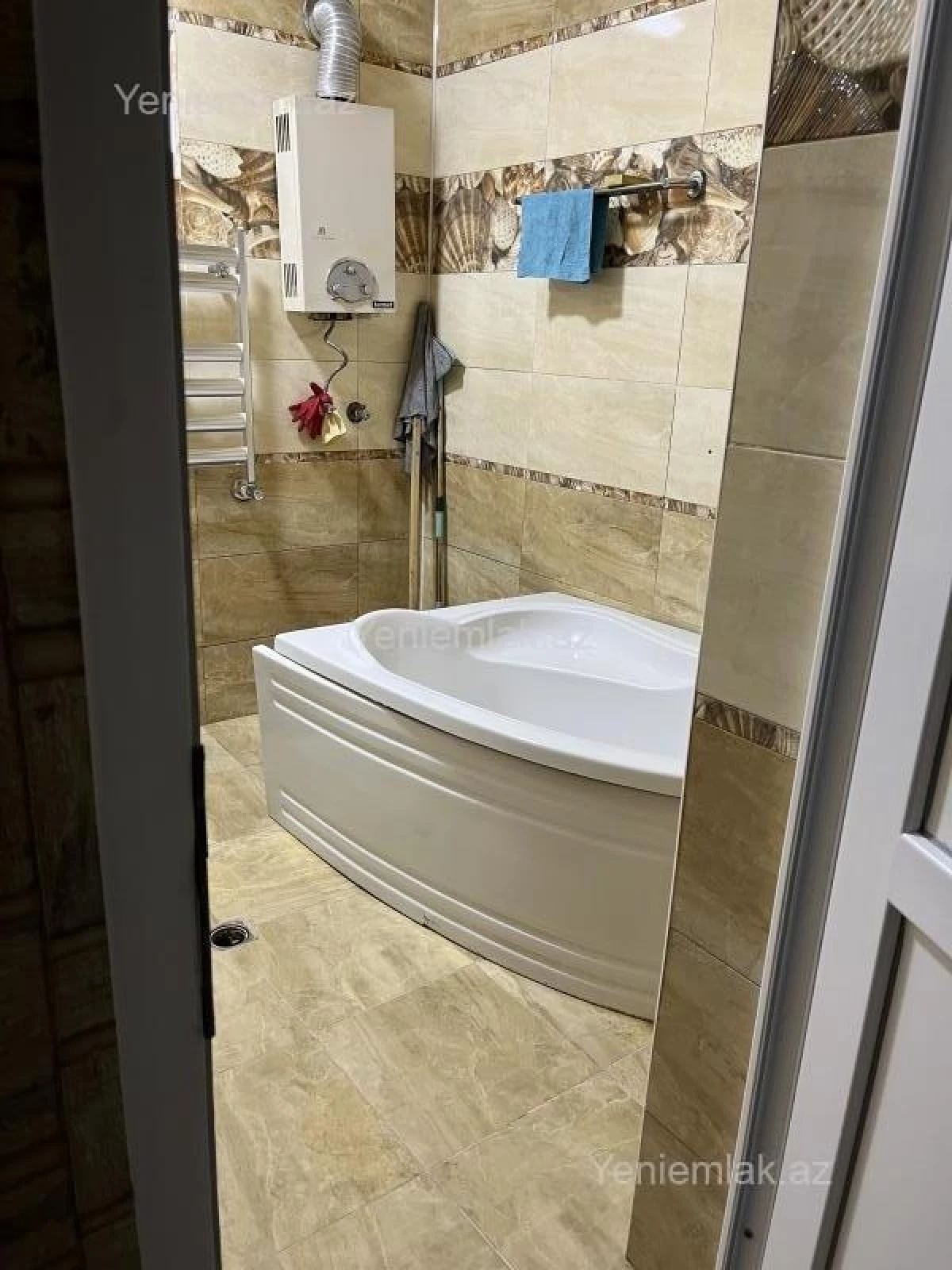 Satılır 4 otaqlı həyət evi 140 m²