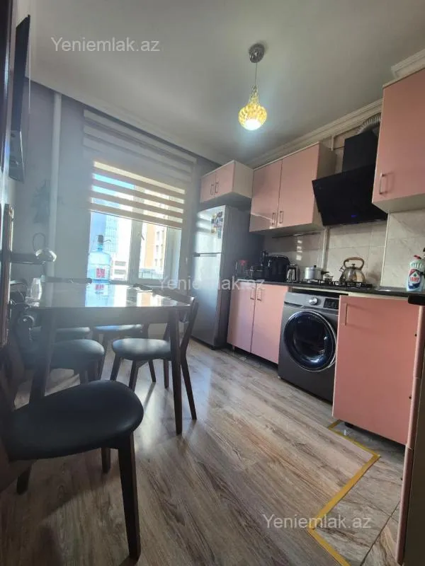 Satılır 3 otaqlı köhnə tikili 90 m²