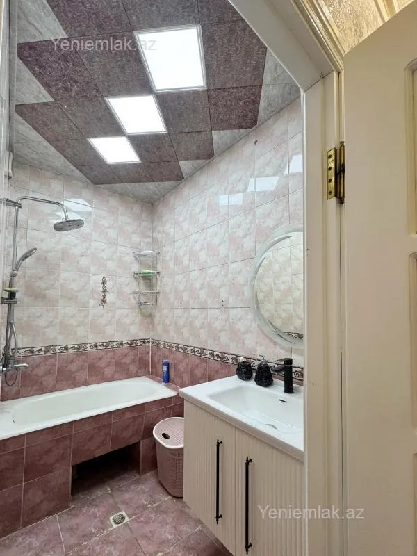 Satılır 2 otaqlı köhnə tikili 65 m²
