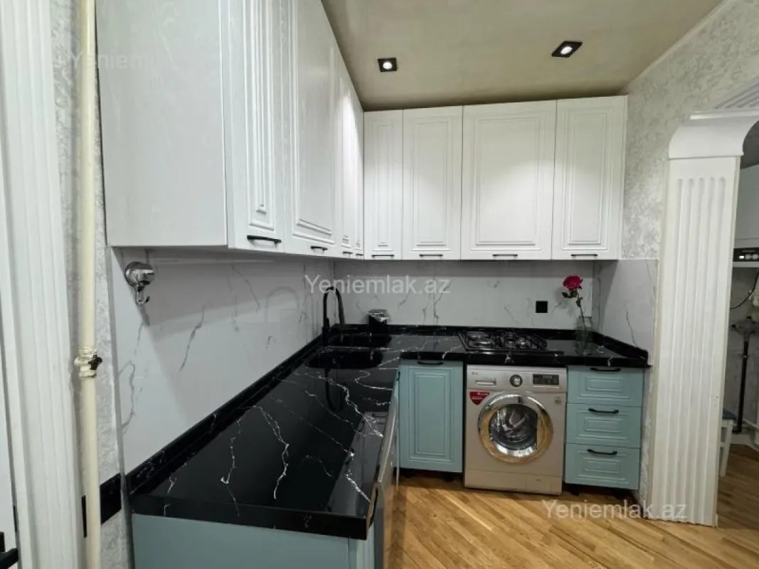 Satılır 2 otaqlı köhnə tikili 65 m²