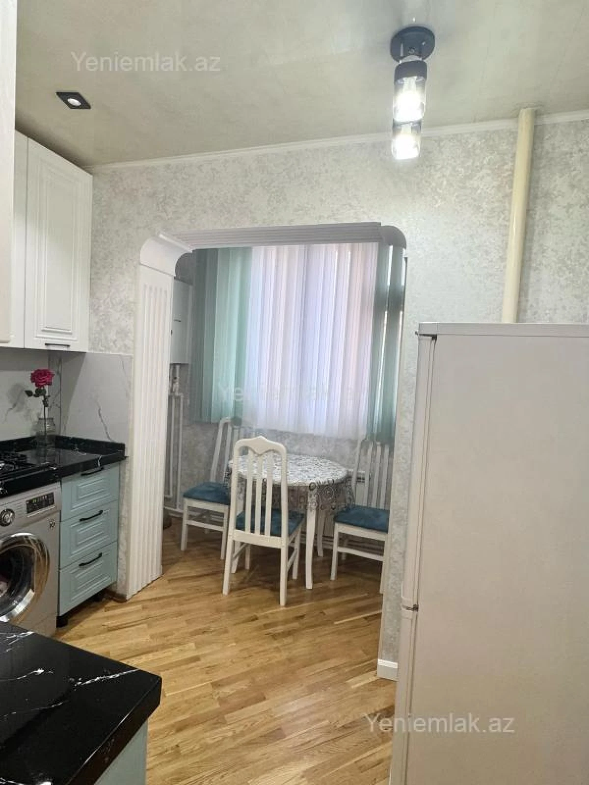 Satılır 2 otaqlı köhnə tikili 65 m²