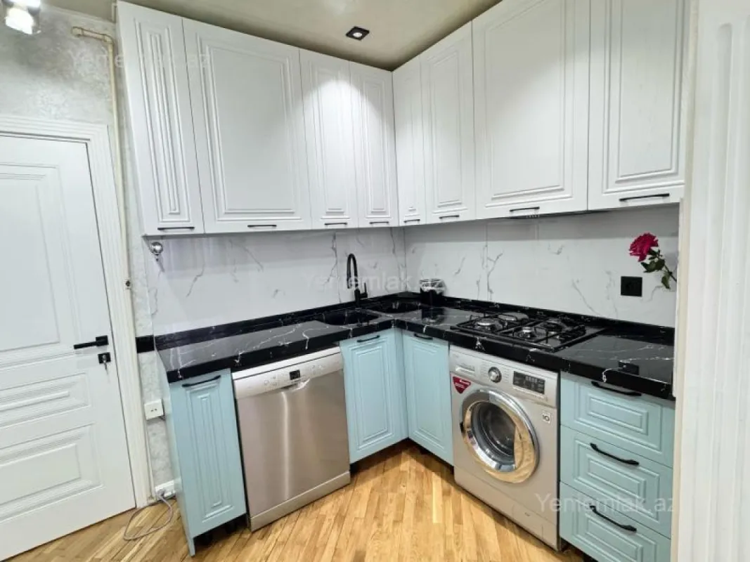 Satılır 2 otaqlı köhnə tikili 65 m²