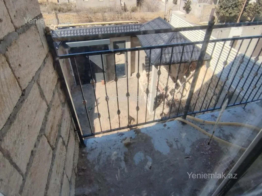 Satılır 4 otaqlı həyət evi 200 m²