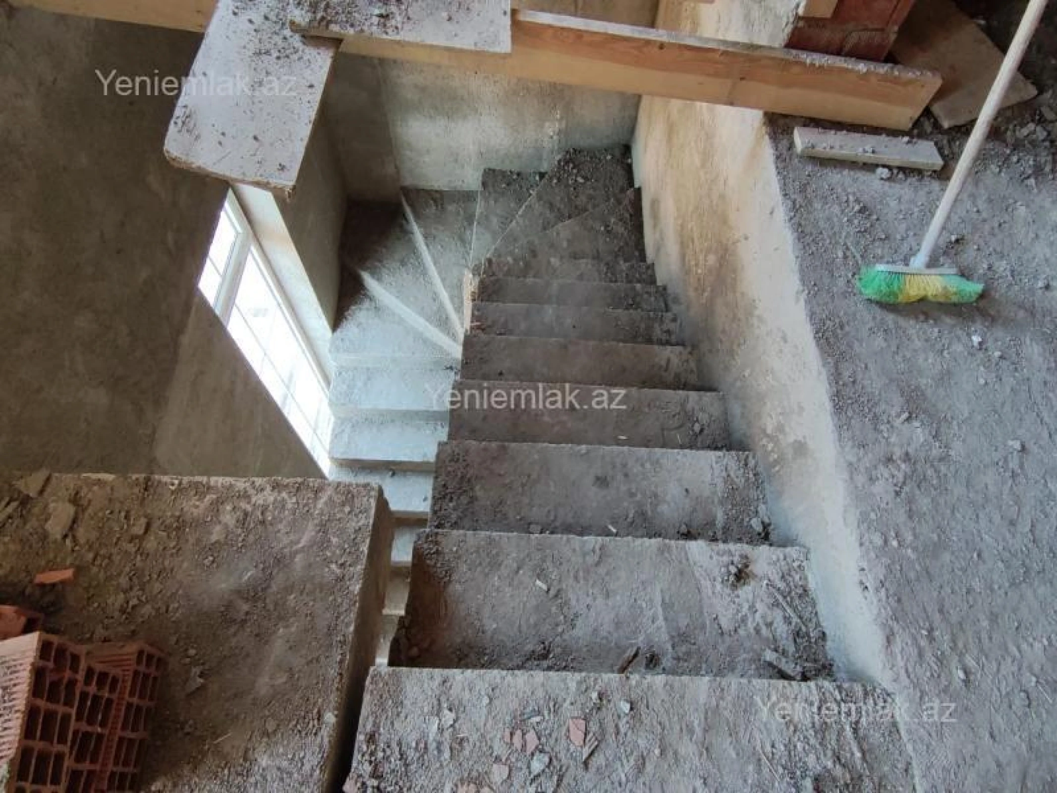 Satılır 4 otaqlı həyət evi 200 m²