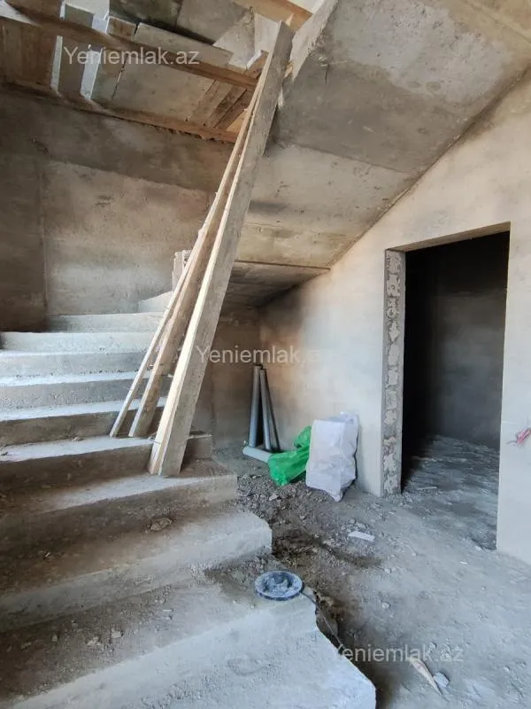 Satılır 4 otaqlı həyət evi 200 m²