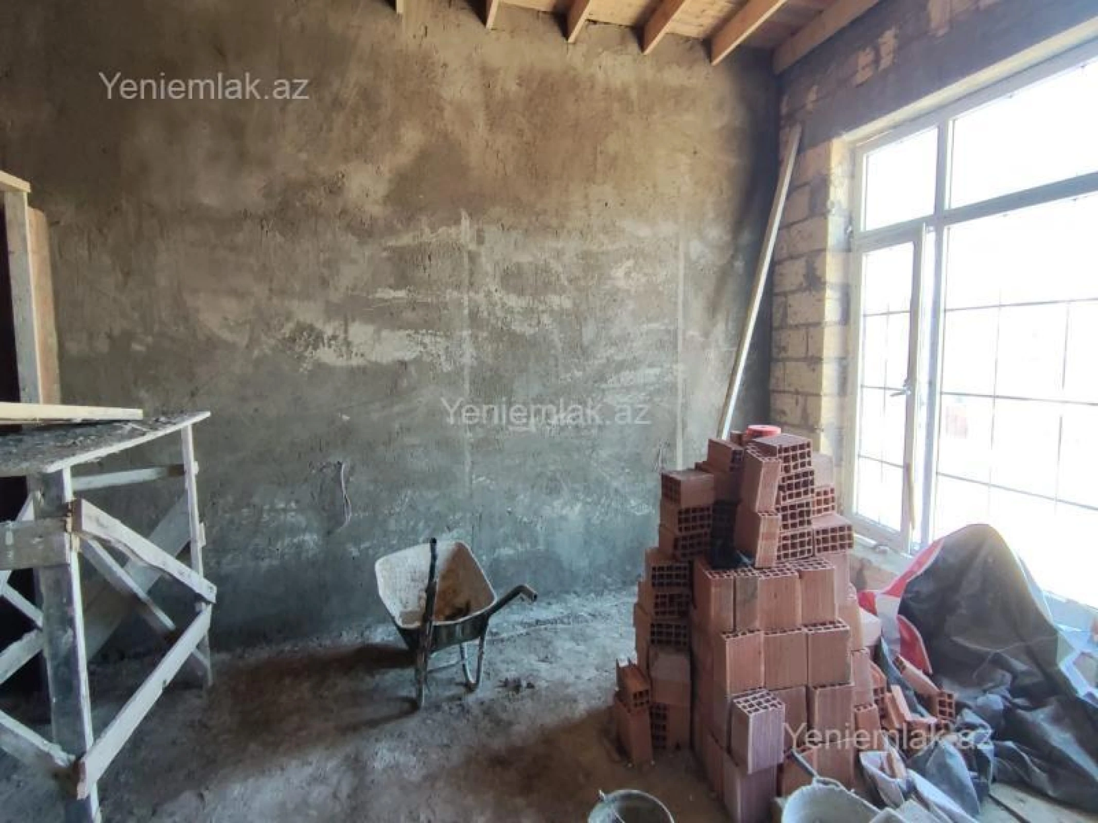 Satılır 4 otaqlı həyət evi 200 m²