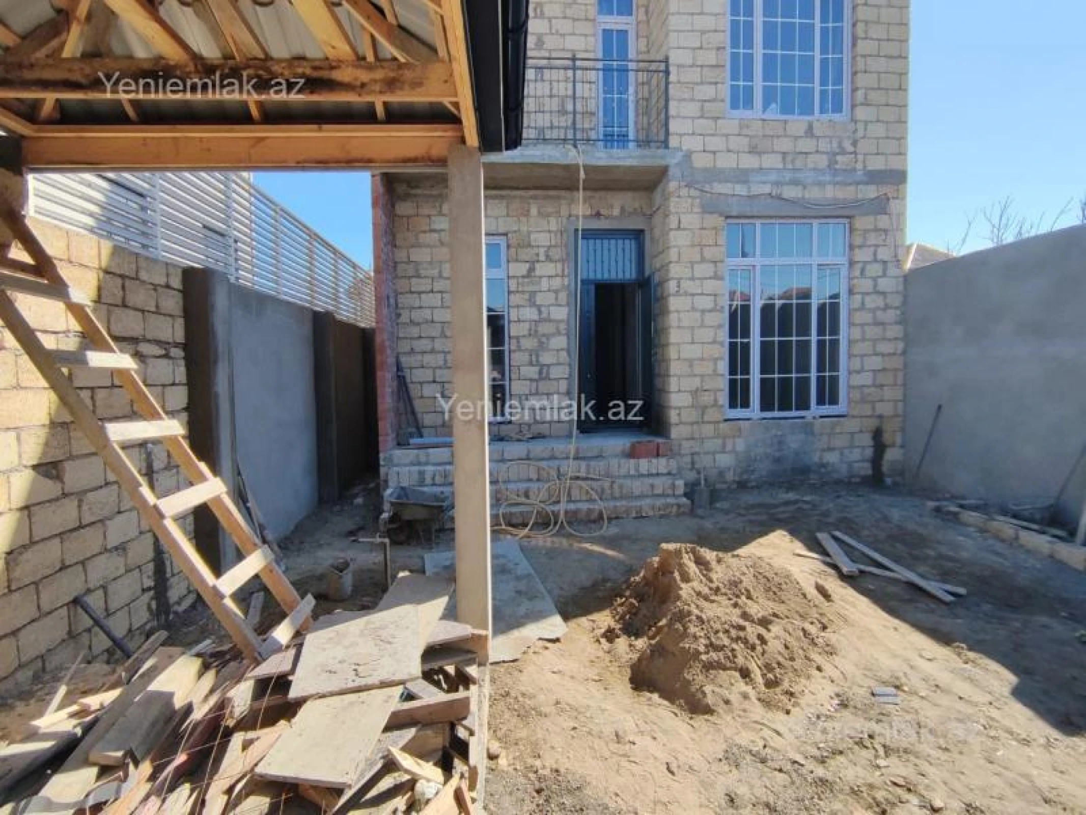 Satılır 4 otaqlı həyət evi 200 m²