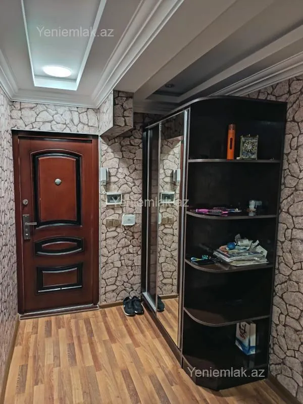 Satılır 3 otaqlı köhnə tikili 100 m²