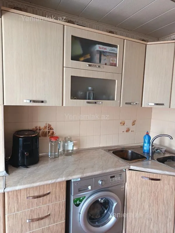 Satılır 3 otaqlı köhnə tikili 100 m²