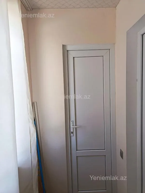 Satılır 3 otaqlı köhnə tikili 100 m²