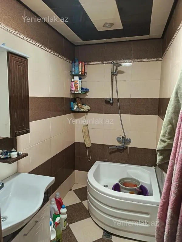 Satılır 3 otaqlı köhnə tikili 100 m²