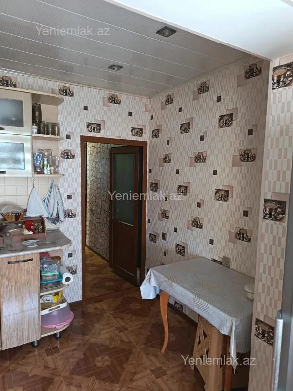 Satılır 3 otaqlı köhnə tikili 100 m²