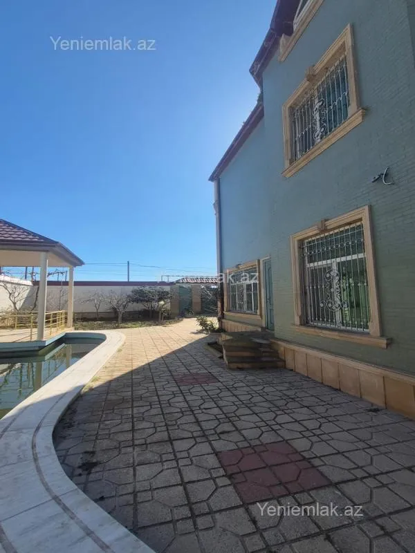 Satılır 8 otaqlı həyət evi 400 m²