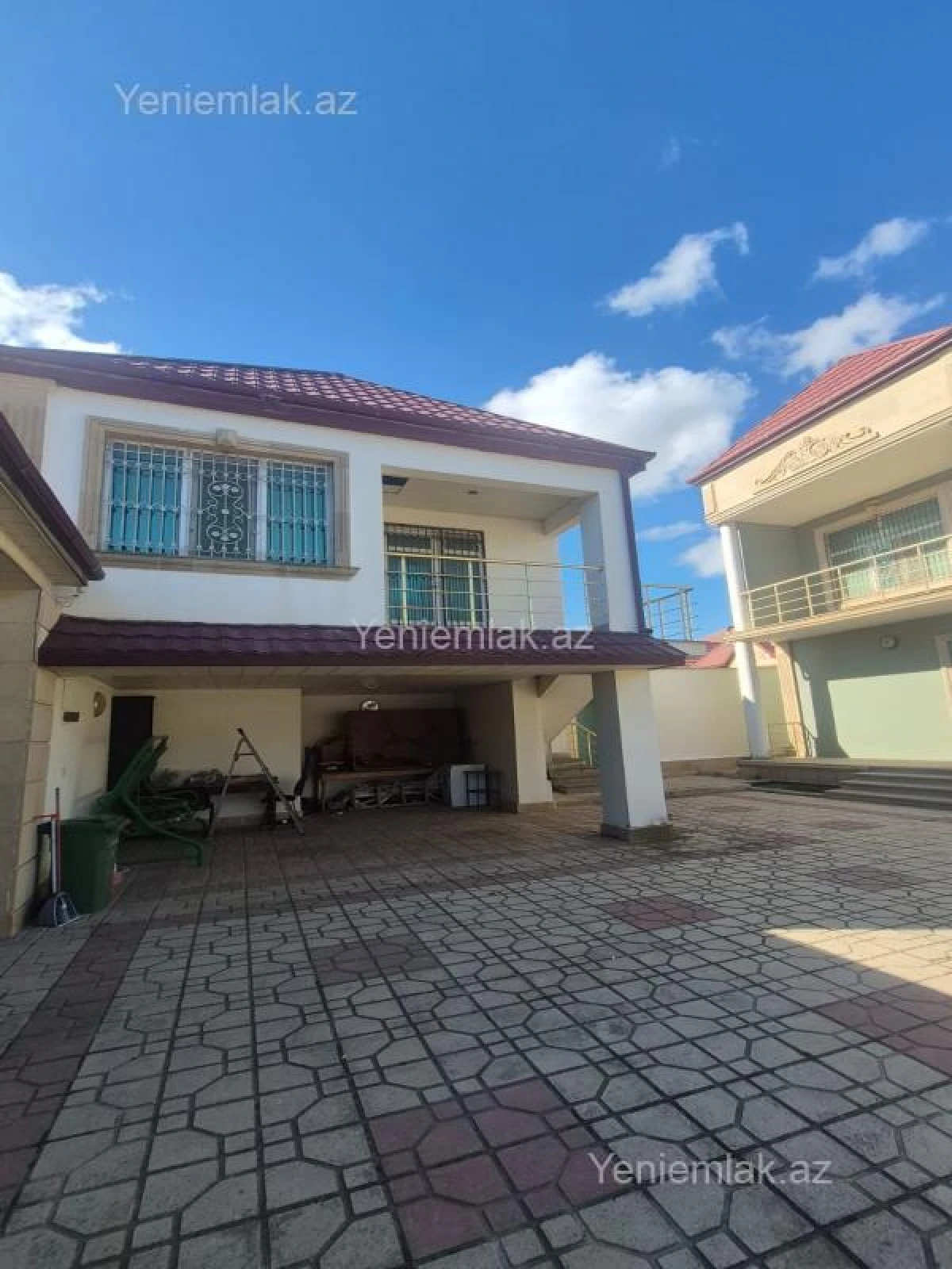 Satılır 8 otaqlı həyət evi 400 m²