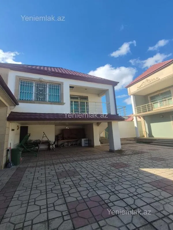 Satılır 8 otaqlı həyət evi 400 m²