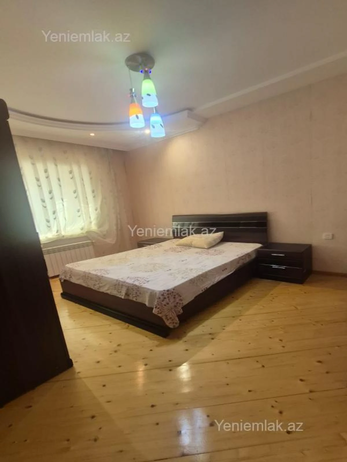Satılır 8 otaqlı həyət evi 400 m²
