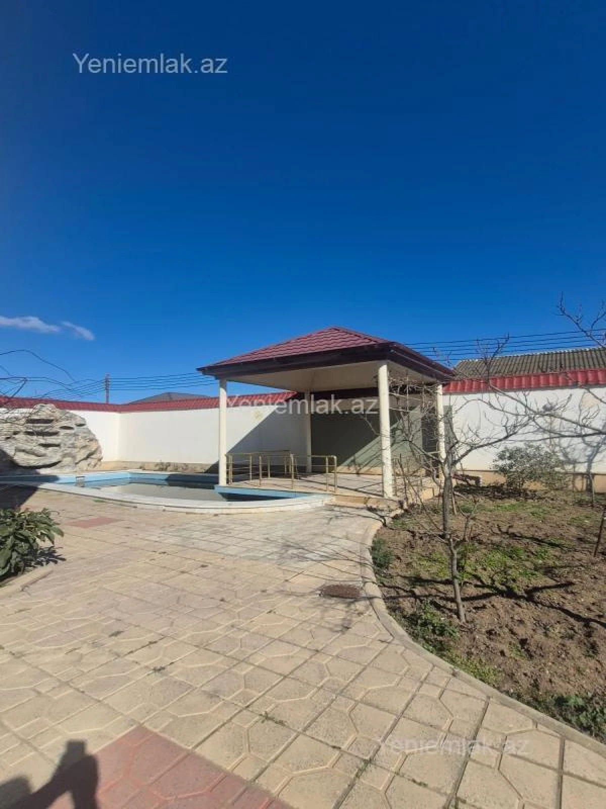 Satılır 8 otaqlı həyət evi 400 m²