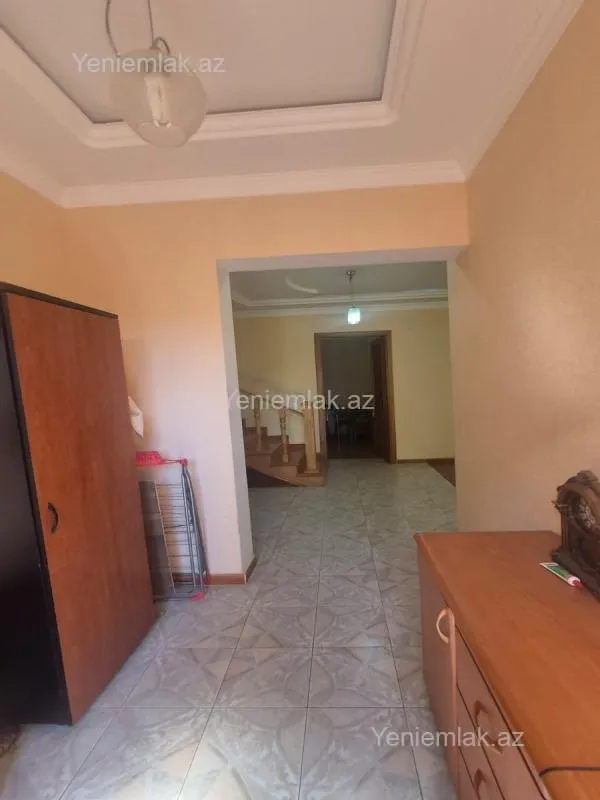 Satılır 8 otaqlı həyət evi 400 m²