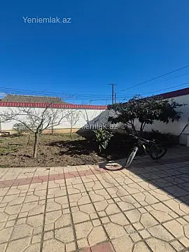 Satılır 8 otaqlı həyət evi 400 m²
