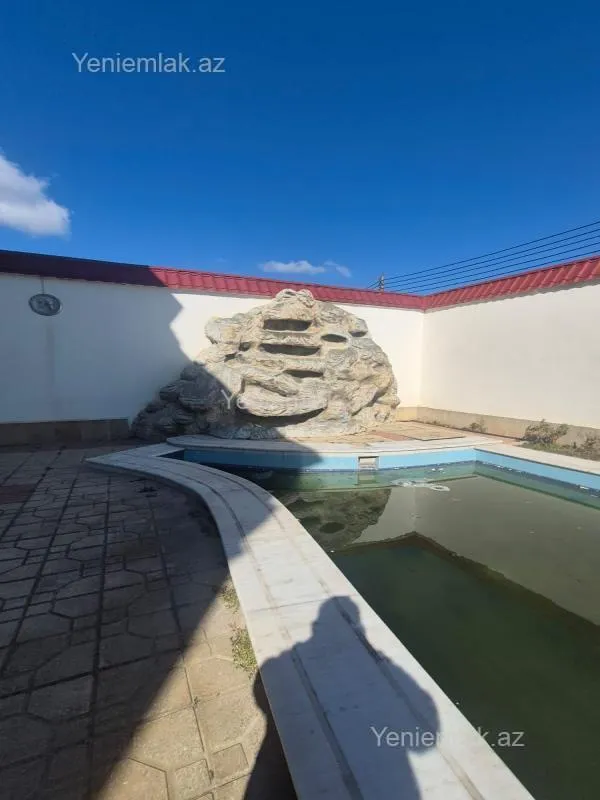 Satılır 8 otaqlı həyət evi 400 m²