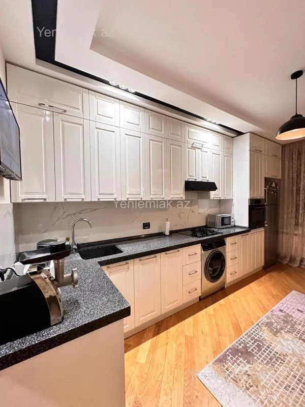 Satılır 3 otaqlı yeni tikili 125 m²