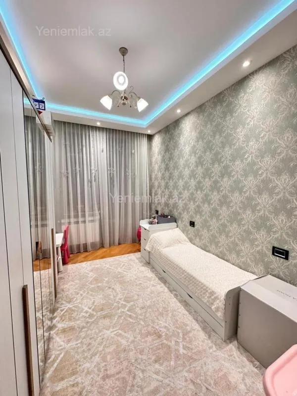 Satılır 3 otaqlı yeni tikili 125 m²