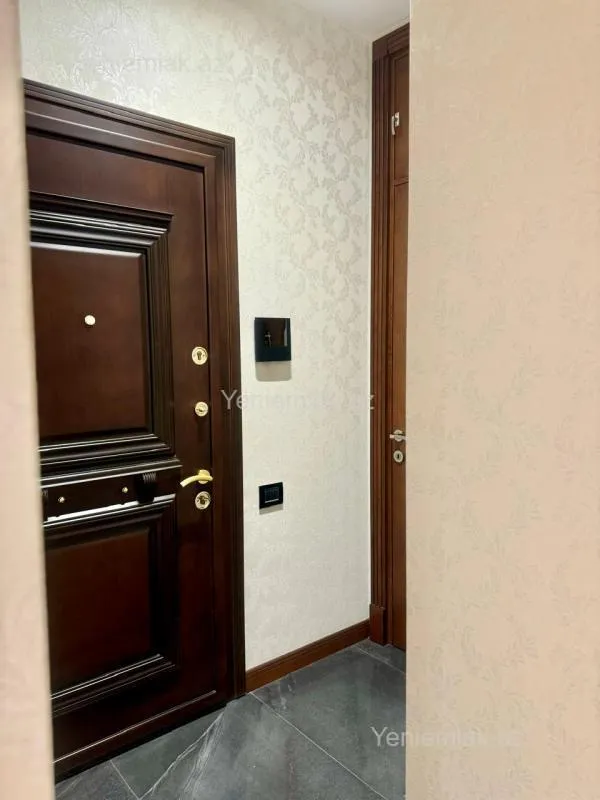 Satılır 3 otaqlı yeni tikili 125 m²